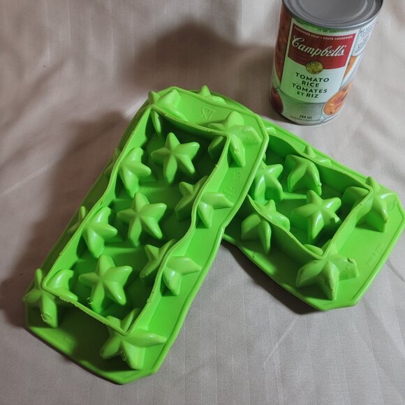 Silicone Star-Shaped Ice Cube Trays - set of 2 - Picture 3 of 3